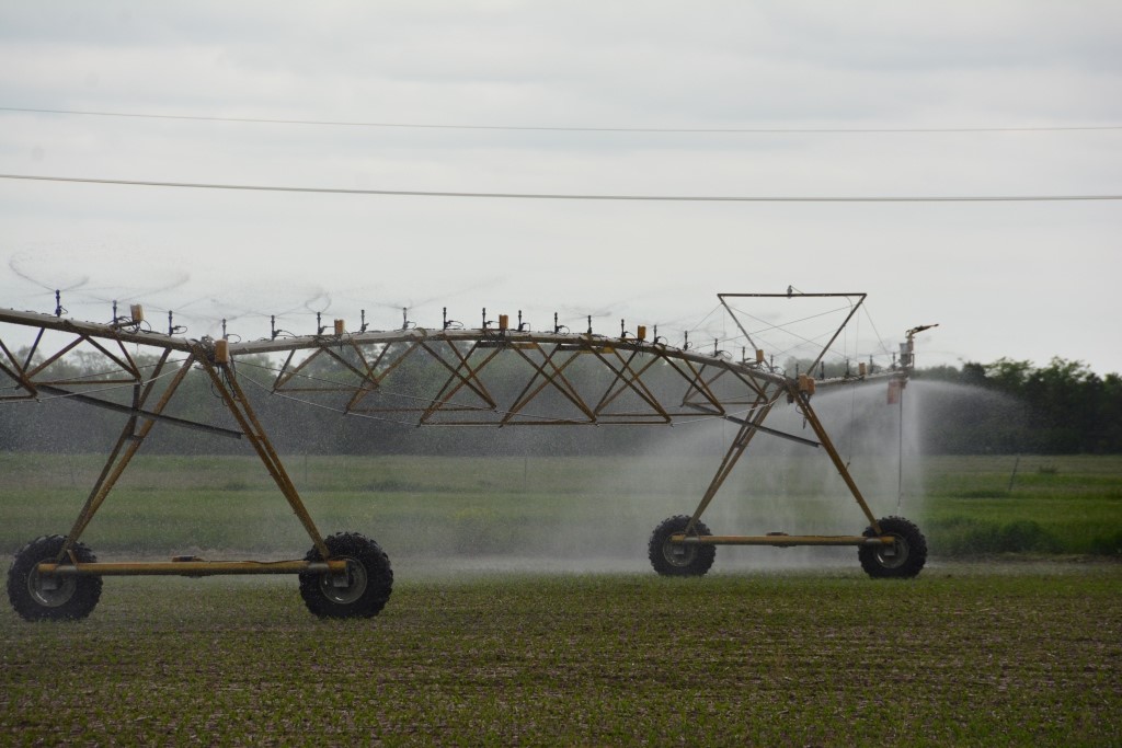 Center pivot irrigation system with a leak at the end tower