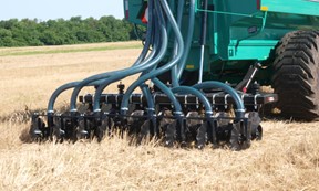 spreading liquid manure in wheat with a toolbar