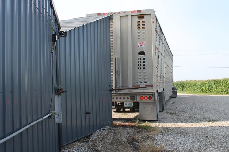 loading chute as a line of separation