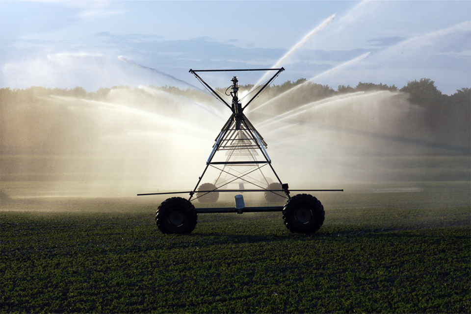 Pivot irrigation system